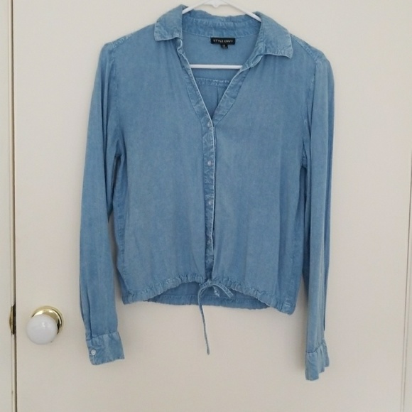 Top. - Picture 2 of 3